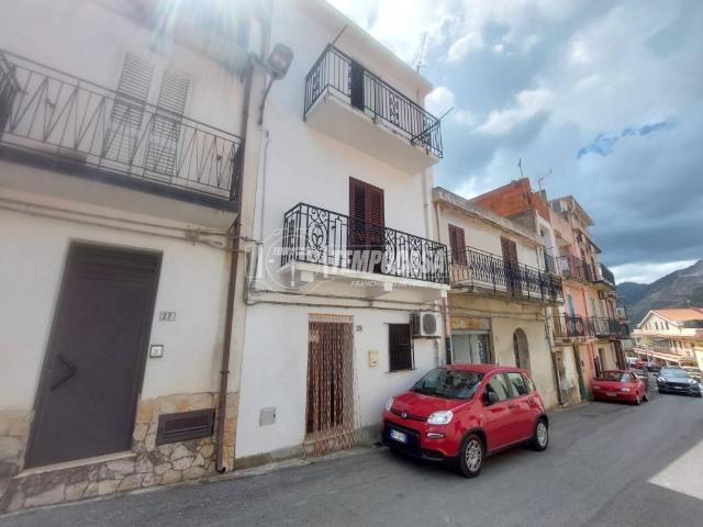 Casa indipendente in vendita a Santa Lucia del Mela ME