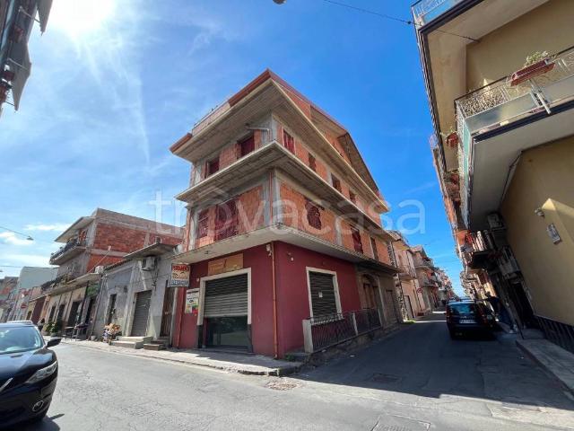 Casa indipendente in vendita a Santa Maria di Licodia via Vittorio Emanuele, 76
