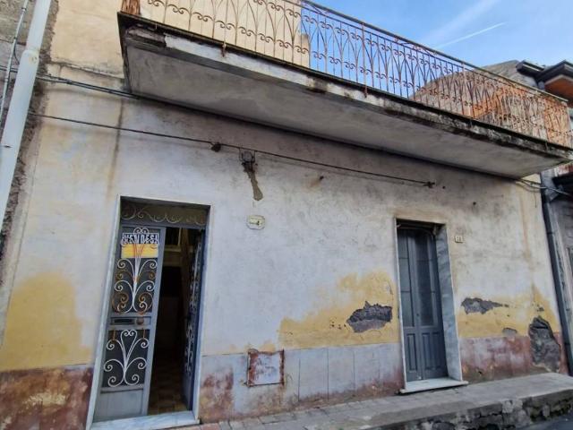 Casa indipendente in vendita a Santa Maria di Licodia CT