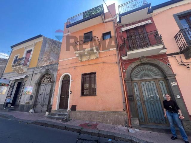 Casa indipendente in vendita a Santa Maria di Licodia CT