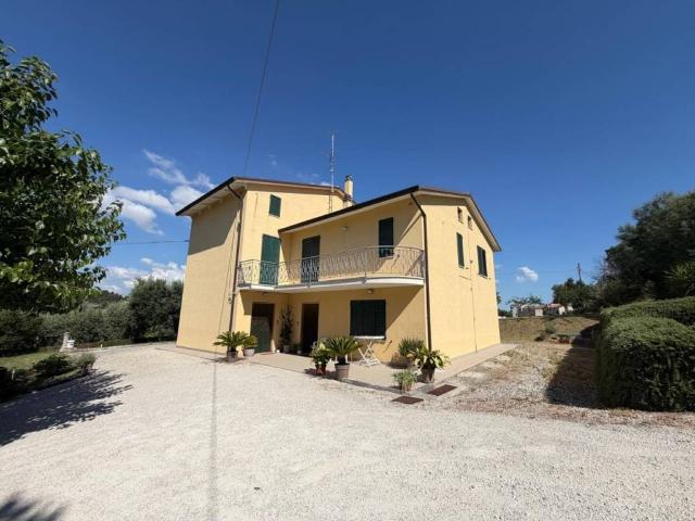 Casa indipendente in vendita a Santa Maria Nuova AN