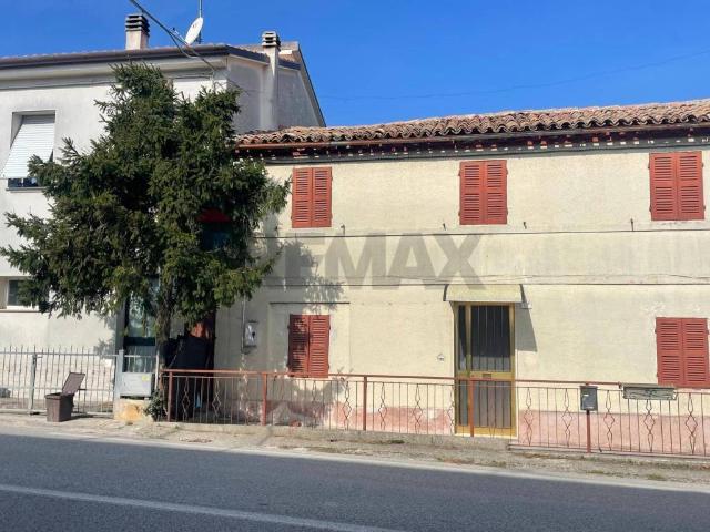 Casa indipendente in vendita a Santa Maria Nuova AN