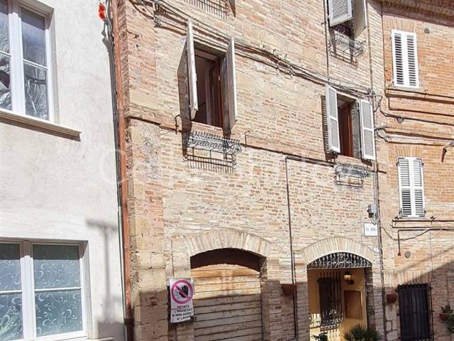 Casa indipendente in vendita a Santa Vittoria in Matenano FM