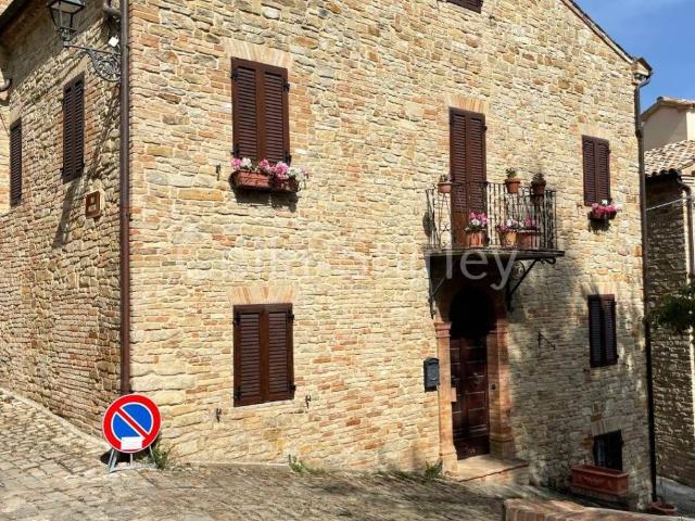 Casa indipendente in vendita a Santa Vittoria in Matenano FM