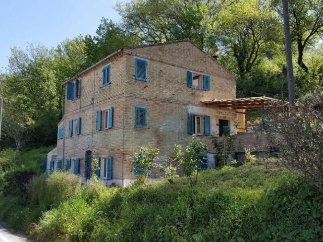 Casa indipendente in vendita a Santa Vittoria in Matenano FM