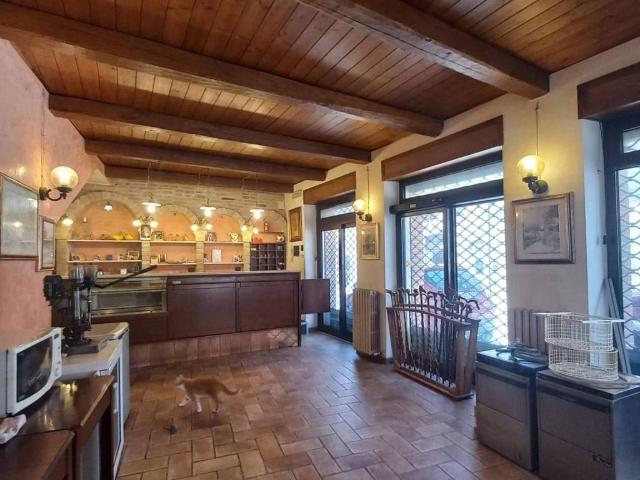 Casa indipendente in vendita a Santa Vittoria in Matenano FM
