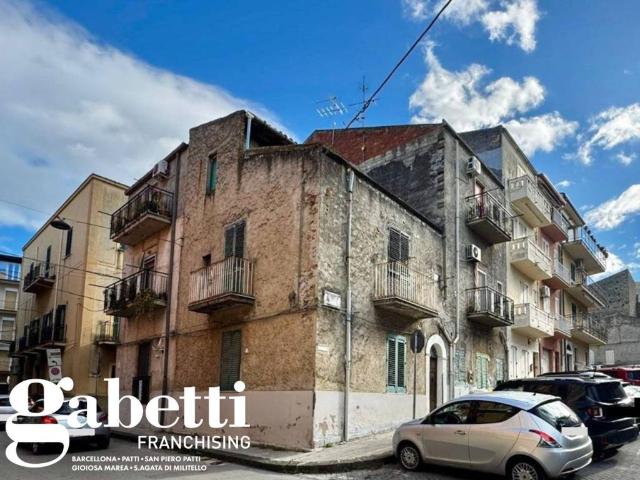 Casa indipendente in vendita a Sant'Agata di Militello via etna, 3
