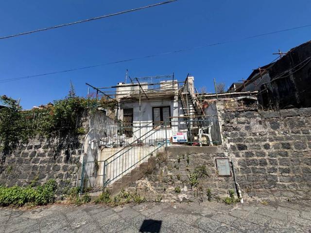 Casa indipendente in vendita a Sant'Alfio CT