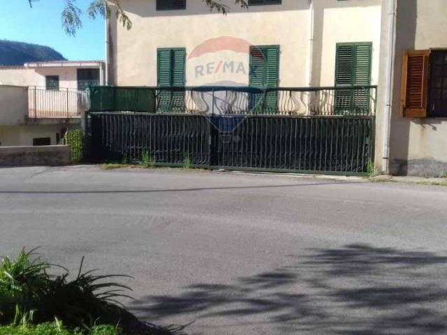 Casa indipendente in vendita a Sant'Angelo Di Brolo