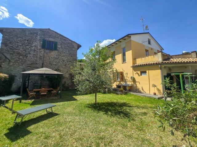 Casa indipendente in vendita a Sant'Angelo in Vado viale Vincenzo Lanciarini