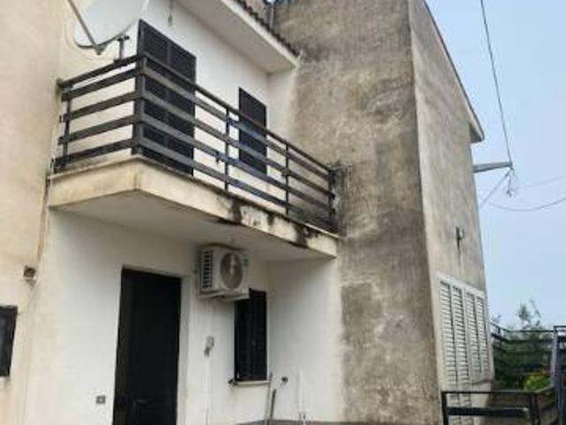 Casa indipendente in vendita a Sant'Andrea del Garigliano FR