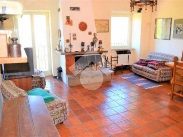 Casa indipendente in vendita a Sante Marie piazza castello, 49