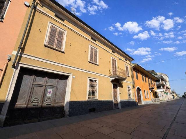 Casa indipendente in vendita a Santhià corso Nuova Italia