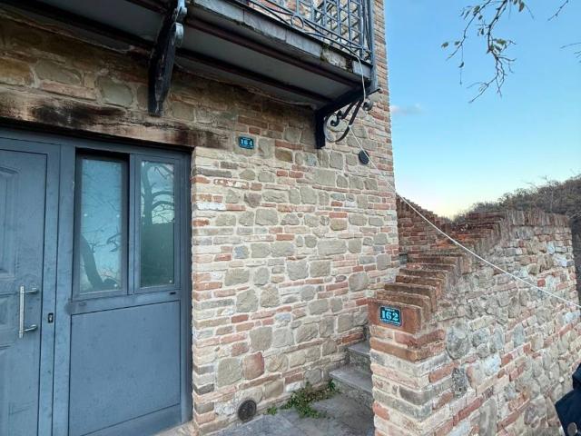 Casa indipendente in vendita a Sarnano MC