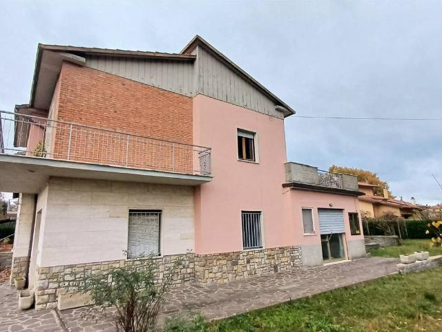 Casa indipendente in vendita a Sarteano SI