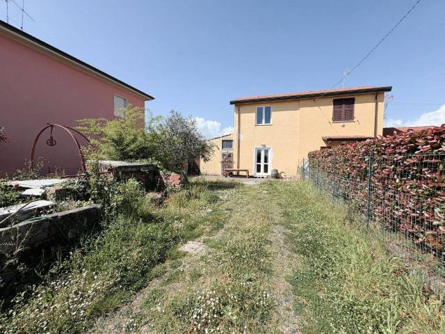 Casa indipendente in vendita a Sarzana SP