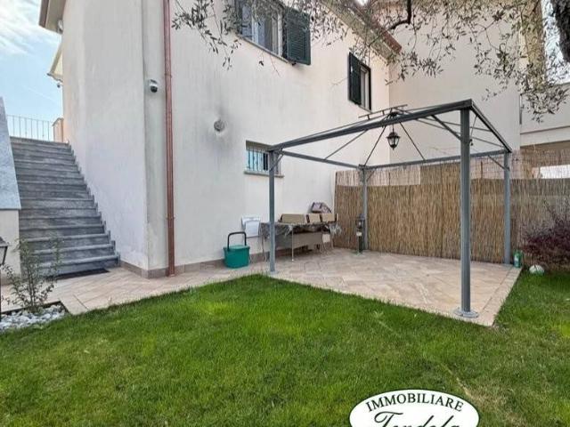 Casa indipendente in vendita a Sarzana SP