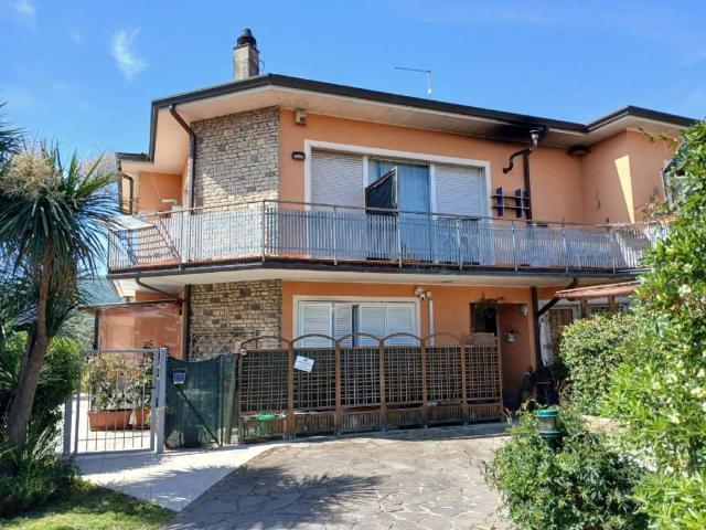 Casa indipendente in vendita a Sarzana SP
