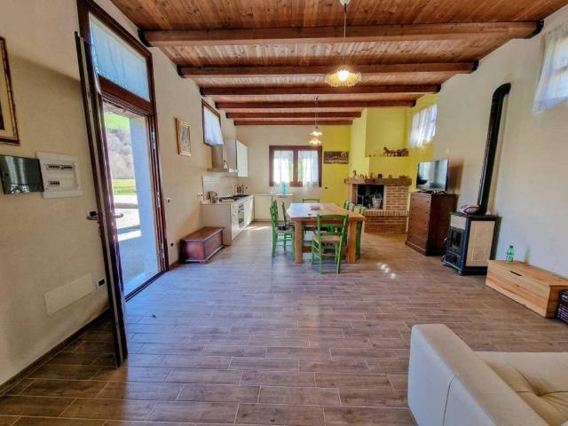 Casa indipendente in vendita a Sassocorvaro Auditore PU