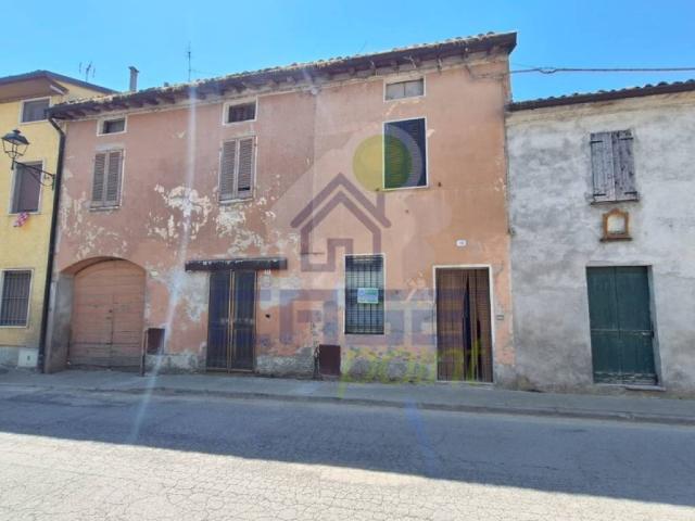 Casa indipendente in vendita a Scandolara Ripa d'Oglio CR