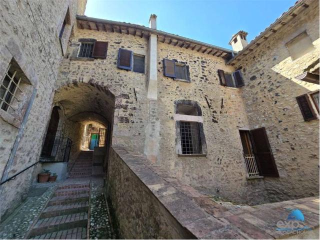 Casa indipendente in vendita a Scheggino PG