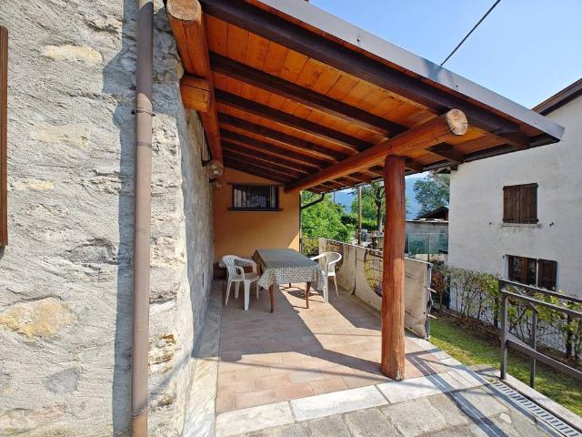 Casa indipendente in vendita a Schignano CO