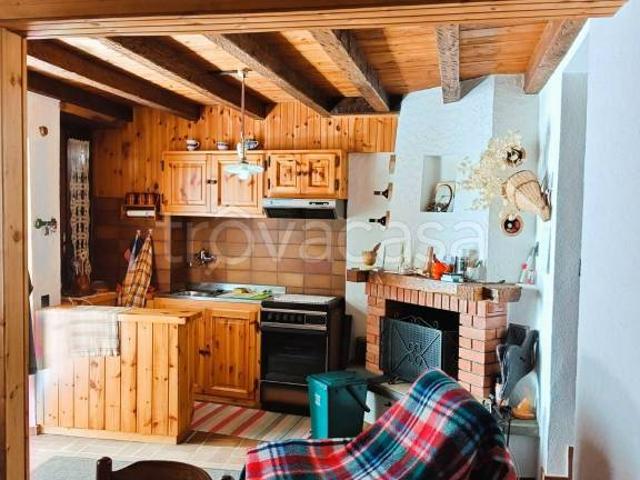 Casa indipendente in vendita a Schignano via Gordona, 3