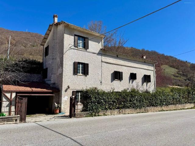 Casa indipendente in vendita a Scoppito AQ