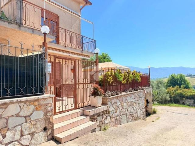 Casa indipendente in vendita a Selci RI