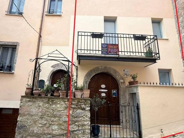 Casa indipendente in vendita a Sellano PG