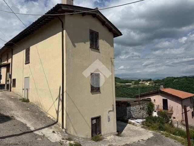 Casa indipendente in vendita a Sellano PG