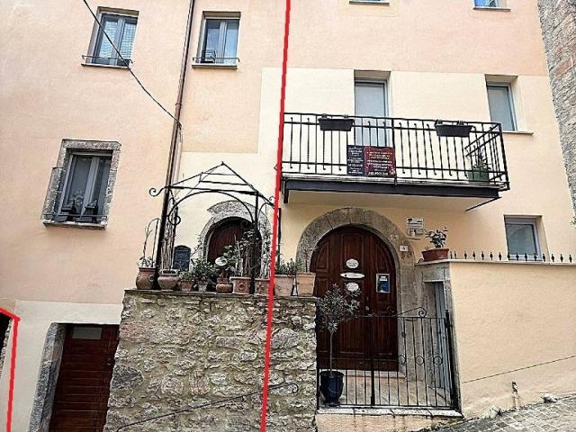Casa indipendente in vendita a Sellano PG