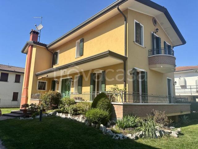 Casa indipendente in vendita a Selvazzano Dentro via montecchia