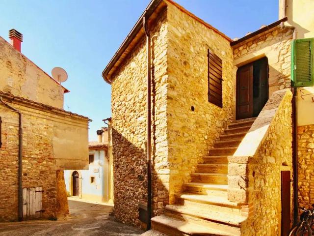 Casa indipendente in vendita a Semproniano GR