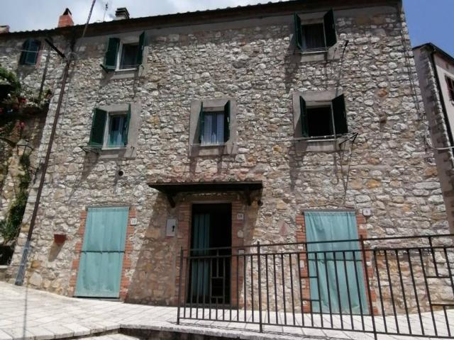 Casa indipendente in vendita a Semproniano GR