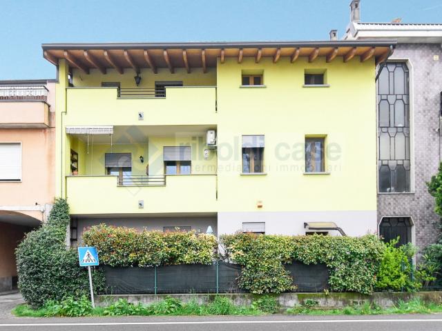 CASA INDIPENDENTE in VENDITA a SEREGNO di 6 vani