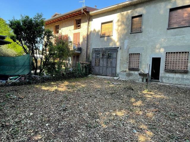 CASA INDIPENDENTE in VENDITA a SEREGNO di 6 vani