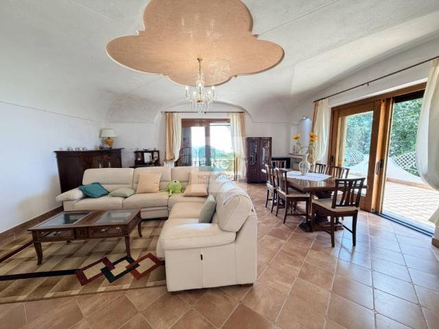 Casa indipendente in vendita a Serrara Fontana NA
