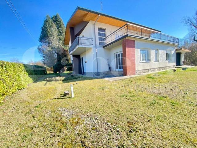 Casa indipendente in vendita a Sesto Calende