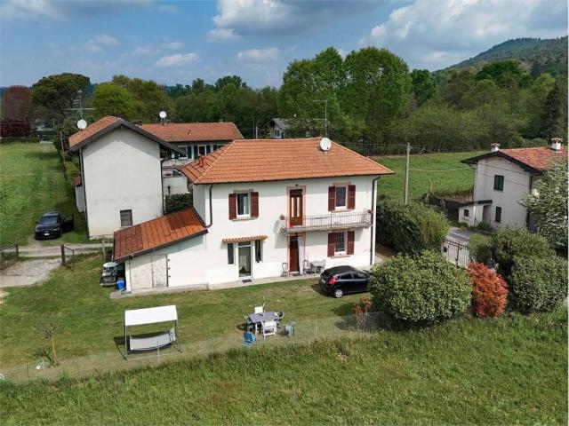 Casa indipendente in vendita a Sesto Calende VA