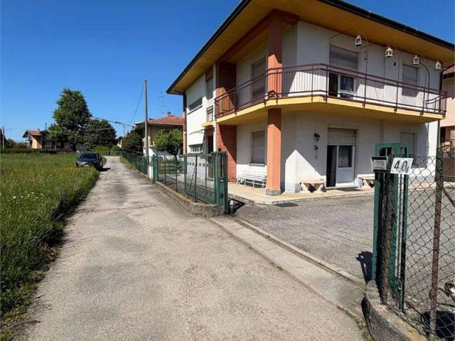 Casa indipendente in vendita a Sesto Calende VA