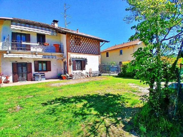 Casa indipendente in vendita a Sesto Calende VA