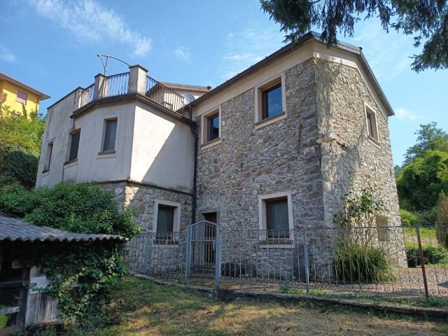 Casa indipendente in vendita a Sesta Godano SP