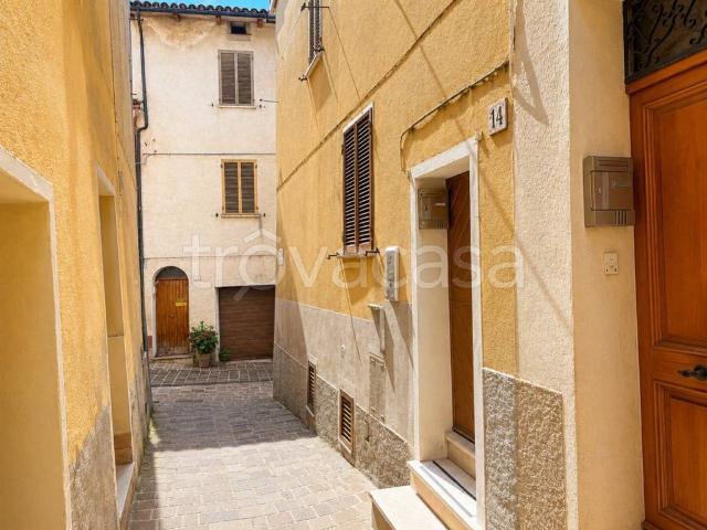 Casa indipendente in vendita a Sigillo via Cesare Battisti