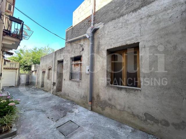 Casa indipendente in vendita a Spadafora via Umberto I, 256