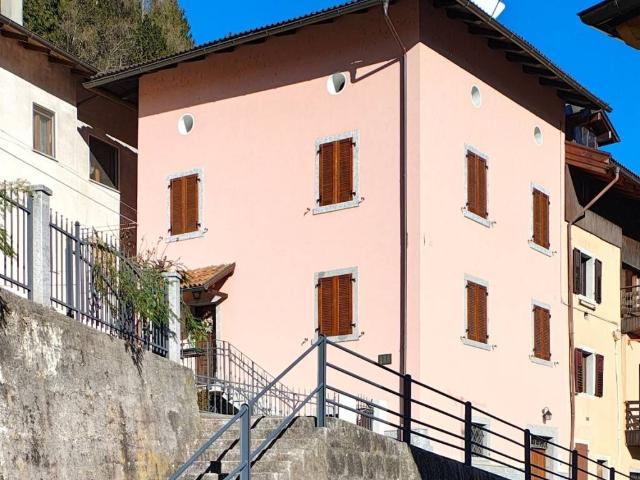 Casa indipendente in vendita a Spiazzo TN