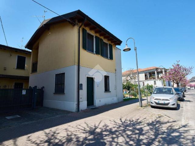 Casa indipendente in vendita a Spino d'Adda CR