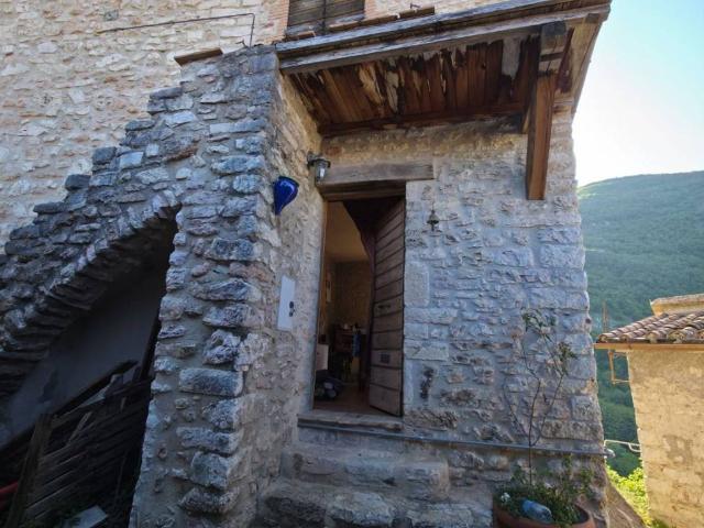 Casa indipendente in vendita a Spoleto PG