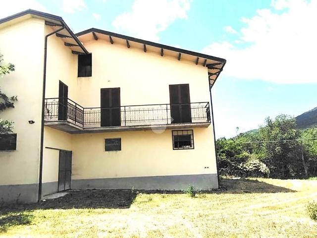 Casa indipendente in vendita a Spoleto PG