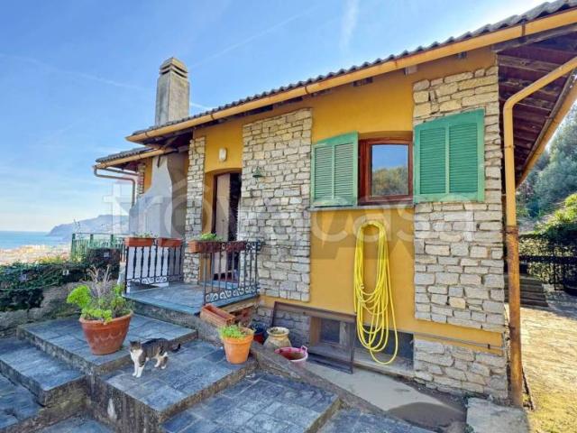 Casa indipendente in vendita a Spotorno via alla rocca, 45